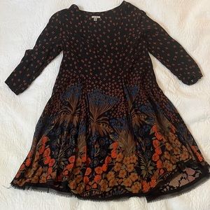 Urban Outfitters 3/4 length mini dress with floral pattern and comfortable fit.